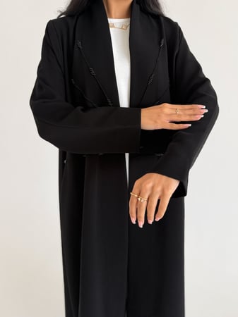 عباية مطرزة اسود