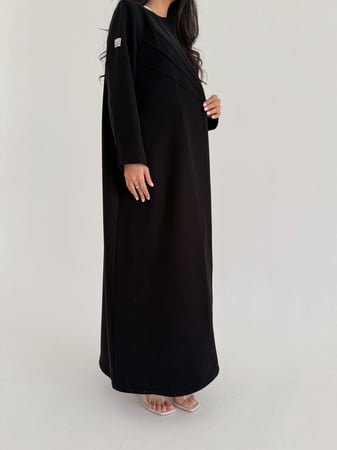 عباية سوداء مفتوحة