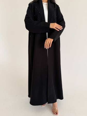 عباية مطرزة اسود