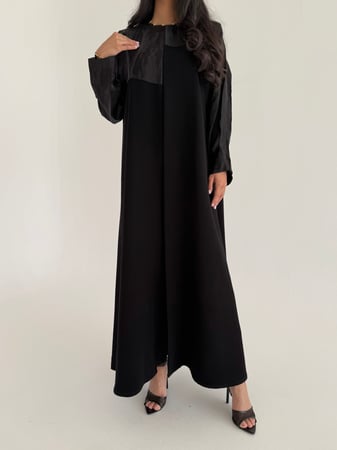 نجلاء | عباية صيفية كريب إندونيسي مع تدخيلة حرير جاكار