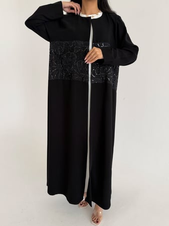 عبايه سوداء