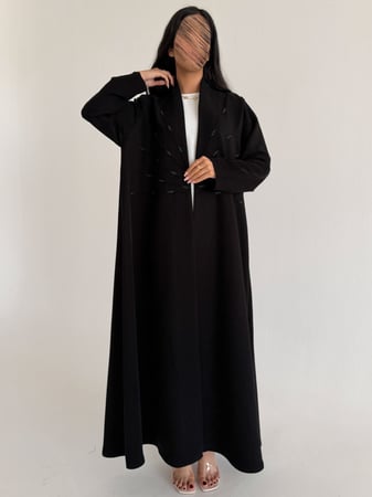 عباية مطرزة اسود
