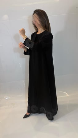 عباية سوداء