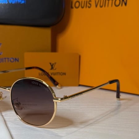 نظارة لويس فيتون بعدسة دائرية باللون الذهبي