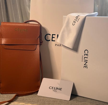 نظارة سيلين باللون الذهبي وعدسة باللون الاخضر بأطراف تايقر