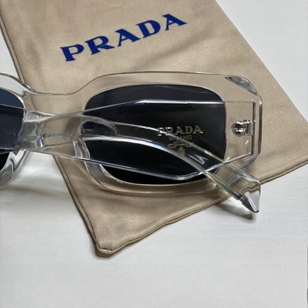 نظارة Pرادا باللون الشفاف