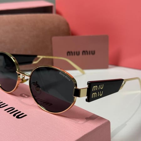 نظارة ميو ميو بعدسة دائرية باللون الذهبي والاسود