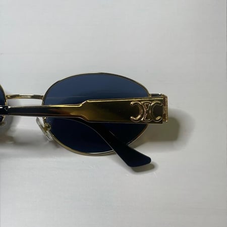 نظارة سيليN  باللون الذهبي وإطار بيضاوي بعدسة سوداء