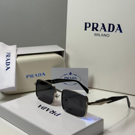 نظارة برادا بعدسة مربعة باللون الفضي والاسود