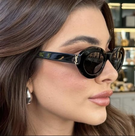 نظارة Sان لوران باللون الاسود بعدسة بيضاوية شعار ذهبي