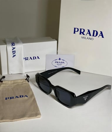 نظارة Pرادا سوداء