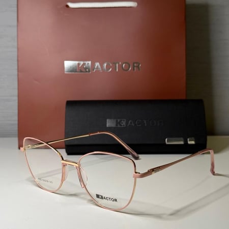 نظارة طبية من K.ACTOR باللون الوردي والذهبي