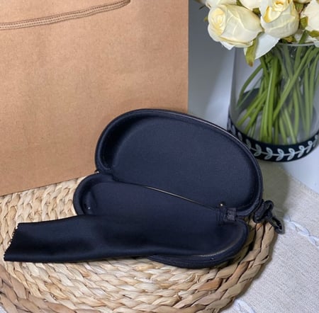 نظارة سيلين باللون الذهبي وعدسة باللون الاخضر بأطراف تايقر