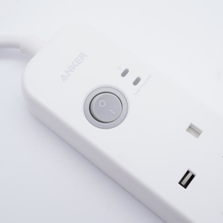 انكر - توصيلة 3 منافذ طاقة ومنفذين USB + بي دي - ابيض