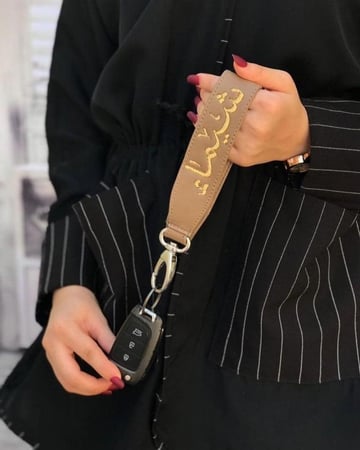 تعليقة مفاتيح بالاسم - الوان متعدده