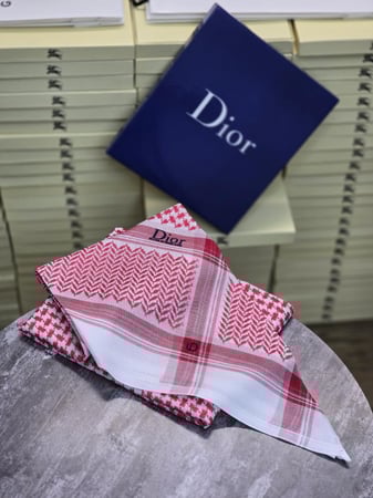 شماغ ديور احمر