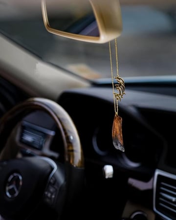 ميدالية سياره كسره عود بالاسم