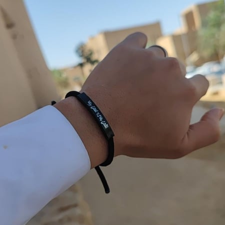 اسوارة رجالية نسائية بالاسم لون اسود