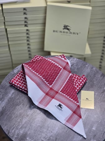 شماغ بربري احمر