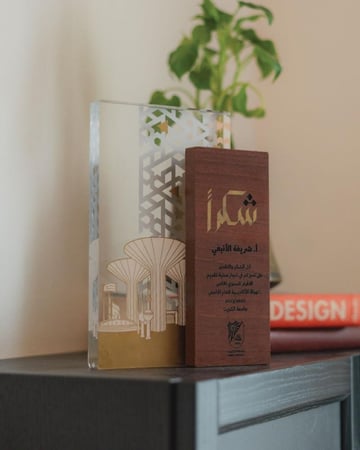 دروع تذكارية خشبية