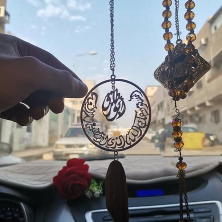 ميداليه سياره كسره عود بالاسم