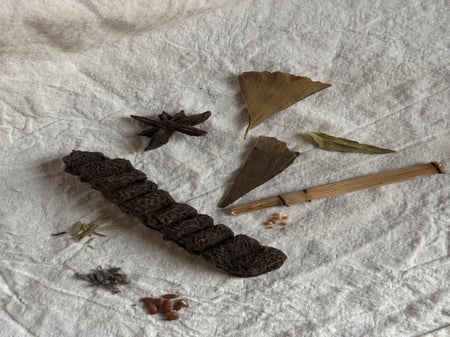 أعشاب لتحفيز إنبات الشعر وتطويله 70g