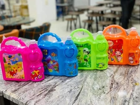حافظة طعام مع زمزمة