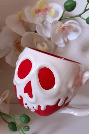 كوب التفاحه المسمومه