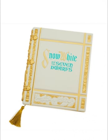دفتر سنووايت بغلاف سميك و تفاصيل محفوره بشخصيات الاقزام السبعه