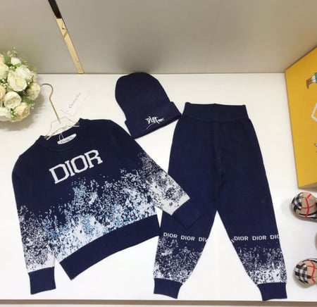 بدلة ديور صوف مع القبعة