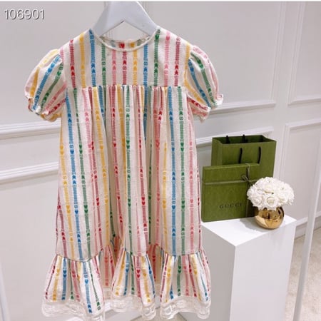 فستان قوتشي مطرز ملون