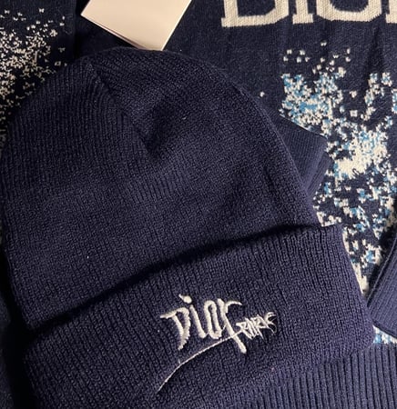 بدلة ديور صوف مع القبعة