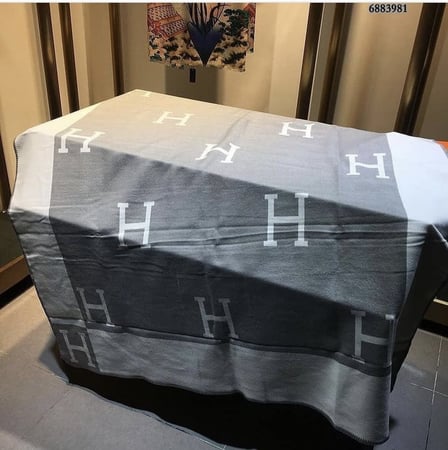 بطانية هيرمز كبيرة الحجم