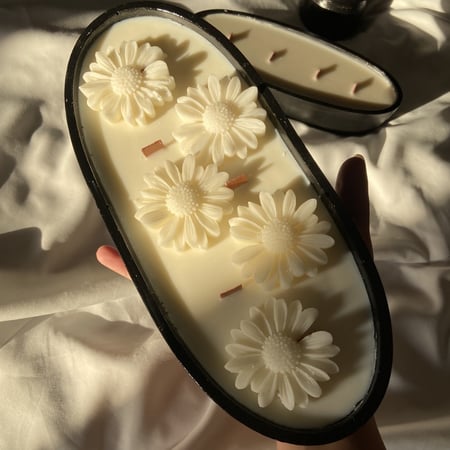 شمعة بيضاوية كبيرة