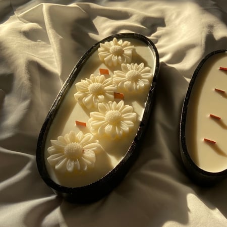 شمعة بيضاوية كبيرة