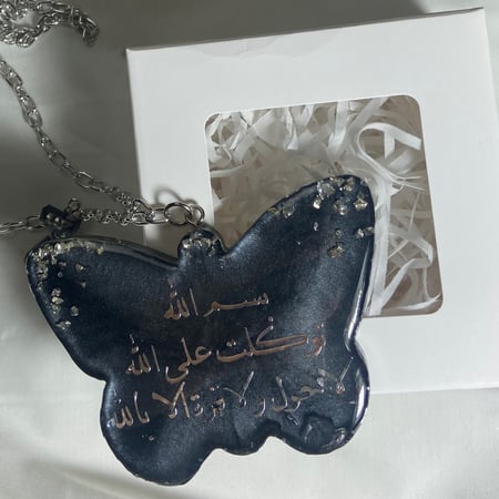 تعليقة سيارة شكل فراشه