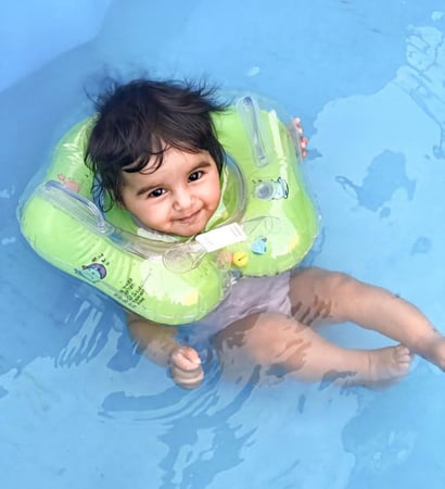 عوامة السباحة للرضع