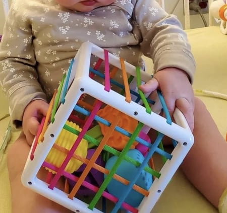 المكعب الحسي للرضع