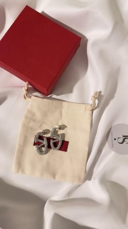 حلق Valentino