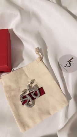 حلق Valentino