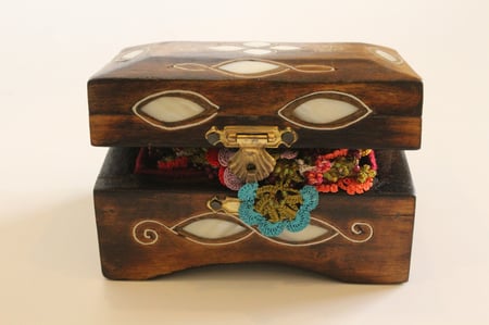 صندوق صغير للمجوهرات خشب مطعم بالصدف
