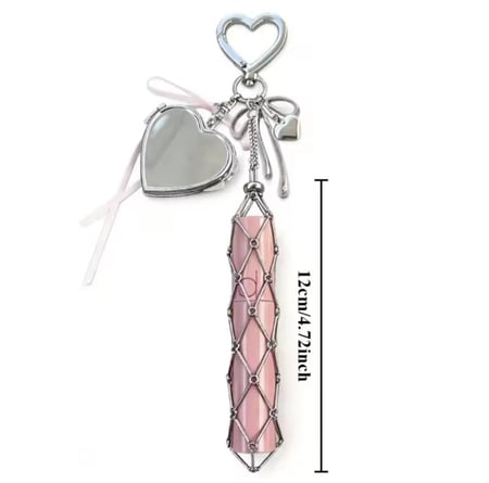 ميدالية حامل احمر شفاة