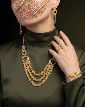 طقم الشال الملكي بلمعة وبريق الذهب