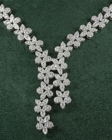 وردة الياسمين -طقم نسائي فضي مزدان بالزركون 5 قطع للمناسبات