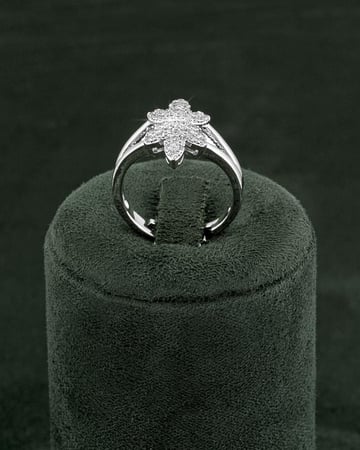 طقم مجوهرات نسائية فاخر مزين بالزركون