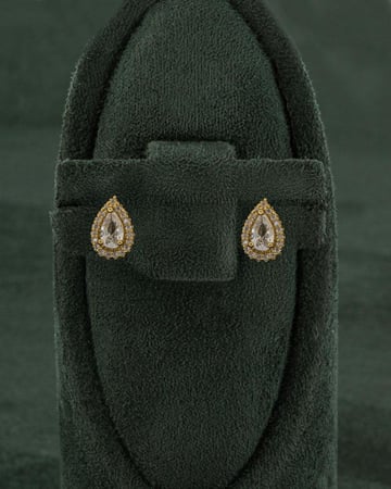 طقم شوكر مع ساعة تصميم ذهبي مرصع بالزركون