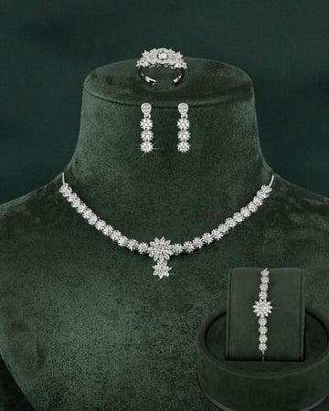 طقم زركون بلمعة الألماس مع ساعة، قلادة، إسوارة، خاتم، وأقراط