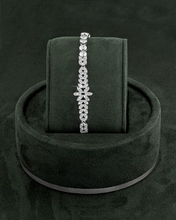 طقم مجوهرات نسائية فاخر مزين بالزركون