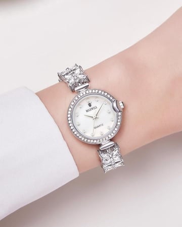 ساعة نسائية فاخرة مرصعة بالزركون لون فضي