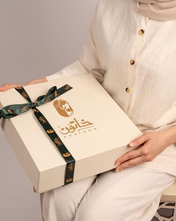 تطقيمات ذهبية جاهزة من 6 قطع مرصعة بالزركون